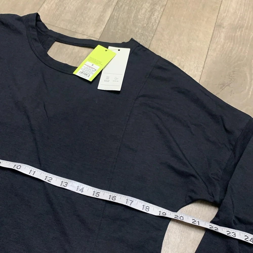 NWT All In Motion Relaxed Fit Athletic Black Performance Long Sleeve Top Shirt‎